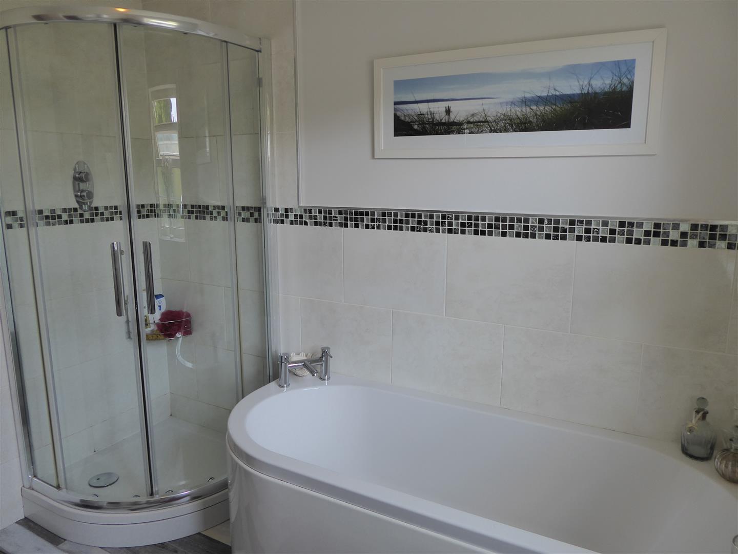 EN SUITE BATHROOM